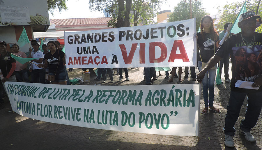 Foto impacto 2 _Manifestação no Dia Estadual de luta epla Reforma Agrária,