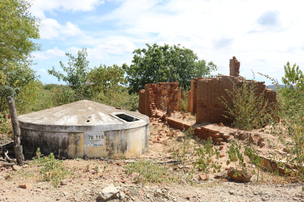 TMA- (6) Impacto_Casa de família expulsa da terra pela transnordestina _Curral Novo-PI